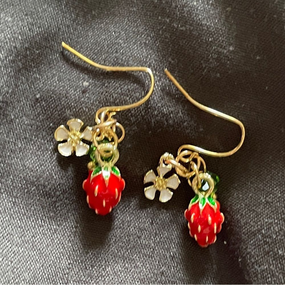 Small Strawberry and flower golden drop earrings new gift - Picture 3 of 3